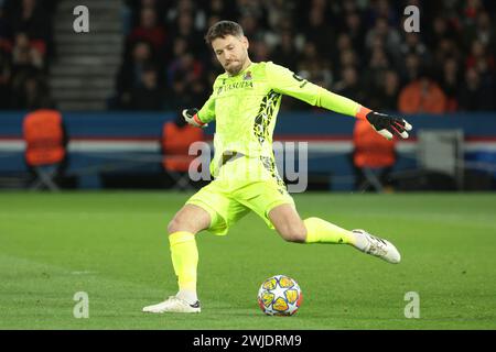 Paris, Frankreich. Februar 2024. Real Sociedad Torhüter Alejandro Remiro während des Achtelfinale-Fußballspiels zwischen Paris Saint-Germain (PSG) und Real Sociedad am 14. Februar 2024 im Parc des Princes Stadion in Paris, Frankreich - Foto Jean Catuffe/DPPI Credit: DPPI Media/Alamy Live News Stockfoto