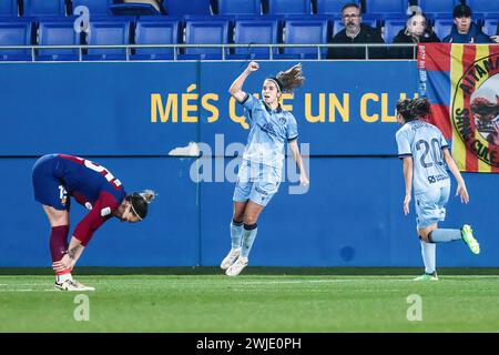 Amsterdam, Niederlande. Februar 2024. Alba Maria Redondo (C) von Levante U.D feierte das Tor beim Spiel der La Liga F (erste Frauenliga Spaniens) 2023-24 zwischen dem FC Barcelona und Levante U.D im Johan Cruyff Stadium. Endergebnis; F.C Barcelona 1:1 Levante U.D Credit: SOPA Images Limited/Alamy Live News Stockfoto