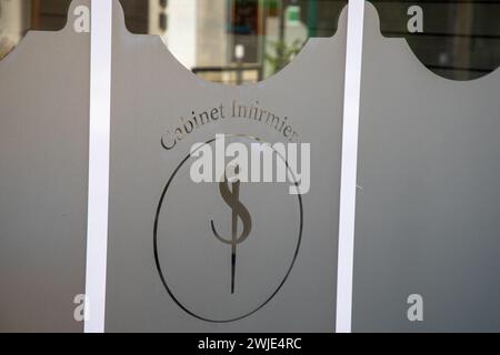 Bordeaux , Frankreich - 02 12 2024 : Kabinettsanstalt französisches Logo Marke und Zeichen Text bedeutet Krankenpflege Büro mit Fensterbeschriftung Stockfoto