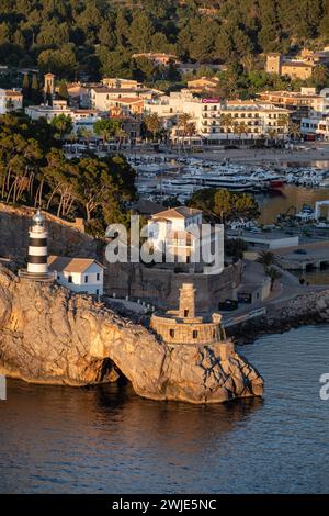 Leuchtturm Punta de Sa Creu, Hafen Soller, Mallorca, Balearen, Spanien Stockfoto