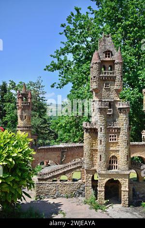 Civrieux-d'Azergues (Zentralfrankreich): Le Jardin de nous deux ist ein Beispiel für Outsider-Kunst Stockfoto