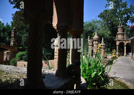 Civrieux-d'Azergues (Zentralfrankreich): Le Jardin de nous deux ist ein Beispiel für Outsider-Kunst Stockfoto