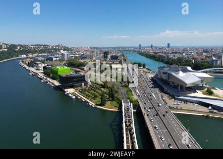 Lyon (Mittelöstlich Frankreichs), 2. Arrondissement (Bezirk): Luftaufnahme des Bezirks Confluence am südlichen Eingang der Stadt. Im Feld f Stockfoto