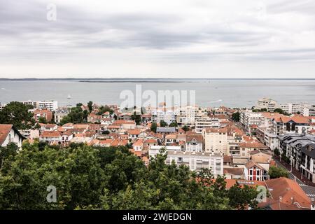 Arcachon (Südwestfrankreich): Überblick über die Stadt und die Bucht von Arcachon aus der Sicht des Observatoriums von Sainte-Cecile Stockfoto