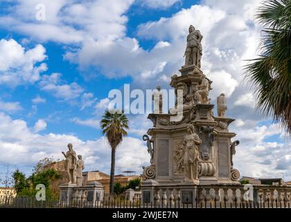 Palermo, Italien - 13. Januar 2024: Denkmal von Karl V. in der Nähe des Normannischen Palastes in der Innenstadt von Palermo Stockfoto