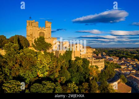 Aus der Vogelperspektive der Kathedrale von Saint Nazaire, Pont Vieux, Beziers, Languedoc, Frankreich, Languedoc Roussillon Stockfoto