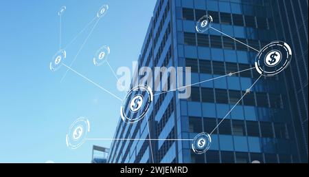 Bild eines Netzes von Verbindungen mit Ikonen über dem modernen Gebäude Stockfoto