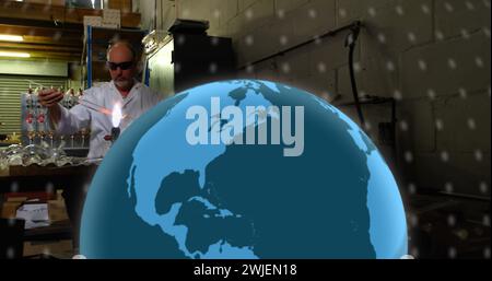 Bild von Ikonen und Datenverarbeitung über dem Globus und kaukasischer männlicher Wissenschaftler Stockfoto