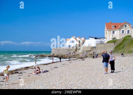 Audresselles, an der Küstenregion „cote d’Opale“ (Nordfrankreich): Strand und Häuser entlang des Ufers Stockfoto