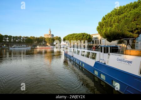 Aigues-Mortes (Südfrankreich): Tourismus auf dem „Kanal der Rhone a Sete“ (Kanal der Rhone-Sete) Stockfoto