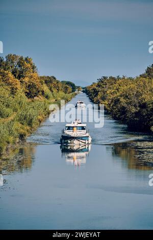 Bootstouren auf dem Canal du Rhone a Sete (Rhone-Sete-Kanal). Stockfoto