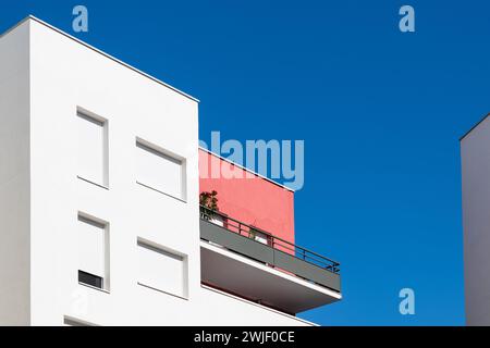 Immobilien: Neue Gebäude. Wohngebäude mit Balkonen Stockfoto