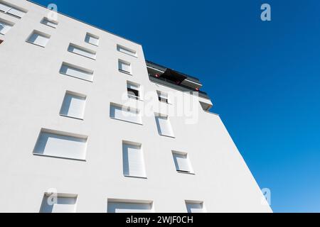 Immobilien: Neue Gebäude. Wohngebäude mit Balkonen Stockfoto