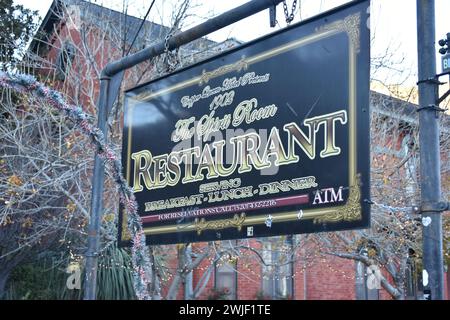 Bisbee, AZ., 12/30/2023. Copper Queen Hotel, das 1902 von Phelps Dodge eröffnet wurde, bietet Gästen und Bergbauinvestoren Zimmer/Restaurants, während sie das Bergwerk besuchen Stockfoto