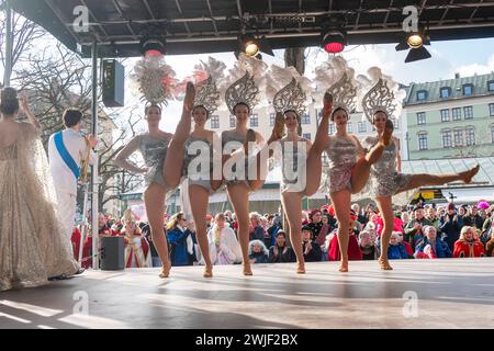 München, Faschingsdienstag auf dem Viktualienmarkt, die Prinzengarde der Narrhalla, beim Auftritt *** München, Faschingsdienstag auf dem Viktualienmarkt, die Narrhalla-Fürstengarde Stockfoto