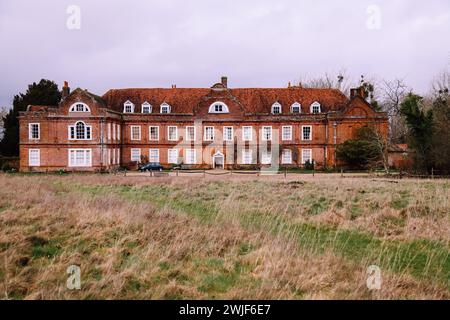 West Horsley Place, auch bekannt als Button House aus der BBC-TV-Serie Ghosts, Grade I, das Herrenhaus aus dem 15. Jahrhundert in West Horsley Surrey England, Großbritannien, gelistet ist Stockfoto