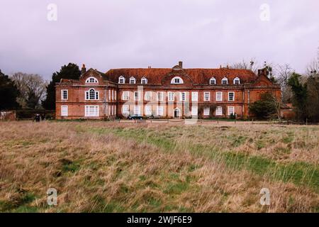 West Horsley Place, auch bekannt als Button House aus der BBC-TV-Serie Ghosts, Grade I, das Herrenhaus aus dem 15. Jahrhundert in West Horsley Surrey England, Großbritannien, gelistet ist Stockfoto