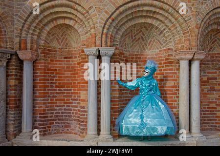 MURANO, ITALIEN, 4. Februar 2024 : der Karneval von Venedig (Karneval di Venezia) ist ein weltberühmtes Festival für seine aufwendigen Kostüme Stockfoto