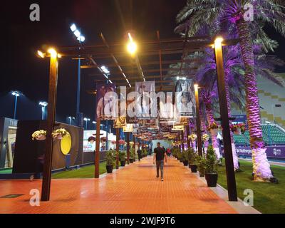 Blick auf den Centre Court Khalifa International Tennis and Squash Complex in Doha während der Spiele der Qatar TotalEnergies Open 2024 am Freitag, 16. Februar Stockfoto