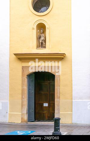 Der warme Glanz der Kirche San Roque, Oliva, Valencia, Spanien Stockfoto