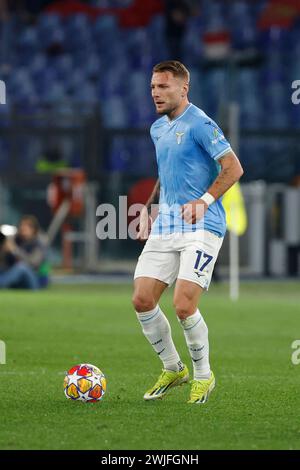 Ciro immobile aus Latium kontrolliert den Ball während des Achtelfinale der UEFA Champions League im ersten Legspiel zwischen SS Lazio und FC Bayern im Stadio Olimpico am 14. Februar 2024 in Rom. Stockfoto