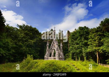 Knox-Gore Folly, ca. 1873, im Belleek Forest Park am Stadtrand von Ballina im County Mayo, Irland. Stockfoto