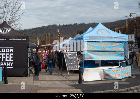 Wendover, Großbritannien. Februar 2024. Frischer Fisch zum Verkauf am Market Day in Wendover, Buckinghamshire. Quelle: Maureen McLean/Alamy Live News Stockfoto
