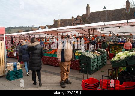 Wendover, Großbritannien. Februar 2024. Obst und Gemüse zum Verkauf an einem Obst- und Gemüsestand am Market Day in Wendover, Buckinghamshire. Quelle: Maureen McLean/Alamy Live News Stockfoto