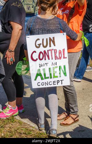 Sarasota, FL, USA - 24. März 2018 - Demonstranten versammeln sich auf dem von Studenten geführten Protestmarsch für unser Leben. Stockfoto