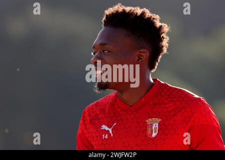 Braga, Portugal. Februar 2024. Braga 02/14/2024 - Sporting Clube de Braga trainierte heute Nachmittag auf den Rasenflächen des Stadtstadions. Das Team bereitet sich auf das Spiel der Europa League gegen Qarabag vor, das morgen stattfinden wird. Álvaro Djaló (Global Imagens) Credit: Atlantico Press/Alamy Live News Stockfoto