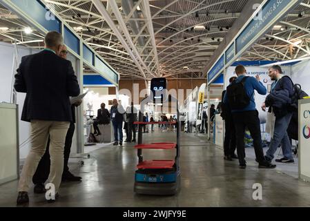 Foto Matteo SECCI/LaPresse 15 febbraio 2024 Turin, Italia - Cronaca - Fiera dell'automazione A&T Automatisierung und Testen. Nell'immagine: gli spazi della fiera presso Oval Lingotto Fiere. februar 2024 Turin, Italien - Automatisierungsmesse A&T Automation and Testing. Im Bild: Die Messeräume im Oval Lingotto Fiere. Stockfoto