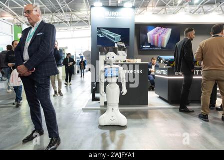 Foto Matteo SECCI/LaPresse 15 febbraio 2024 Turin, Italia - Cronaca - Fiera dell'automazione A&T Automatisierung und Testen. Nell'immagine: gli spazi della fiera presso Oval Lingotto Fiere. februar 2024 Turin, Italien - Automatisierungsmesse A&T Automation and Testing. Im Bild: Die Messeräume im Oval Lingotto Fiere. Stockfoto