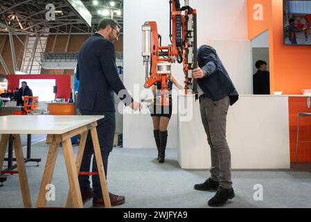 Foto Matteo SECCI/LaPresse 15 febbraio 2024 Turin, Italia - Cronaca - Fiera dell'automazione A&T Automatisierung und Testen. Nell'immagine: gli spazi della fiera presso Oval Lingotto Fiere. februar 2024 Turin, Italien - Automatisierungsmesse A&T Automation and Testing. Im Bild: Die Messeräume im Oval Lingotto Fiere. Stockfoto