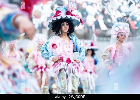 Estarreja, Portugal. Februar 2024. Estarreja, 13-02-2024 - Estarreja Karneval. Grande Corso (vier Samba-Schulen, acht Revelry-Gruppen, eine Catwalk-Gruppe, 15 Wagen, 1.200 Extras) Credit: Atlantico Press/Alamy Live News Stockfoto