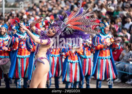 Estarreja, Portugal. Februar 2024. Estarreja, 13-02-2024 - Estarreja Karneval. Grande Corso (vier Samba-Schulen, acht Revelry-Gruppen, eine Catwalk-Gruppe, 15 Wagen, 1.200 Extras) Credit: Atlantico Press/Alamy Live News Stockfoto