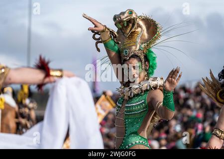 Estarreja, Portugal. Februar 2024. Estarreja, 13-02-2024 - Estarreja Karneval. Grande Corso (vier Samba-Schulen, acht Revelry-Gruppen, eine Catwalk-Gruppe, 15 Wagen, 1.200 Extras) Credit: Atlantico Press/Alamy Live News Stockfoto