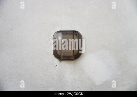 Schutzstecker an der Wand für die Sicherheit des Benutzers Stockfoto