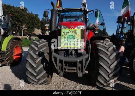 DEMONSTRATION VON LANDARBEITERN GEGEN GROSSEINZELHANDEL UND MULTINATIONALE UNTERNEHMEN Stockfoto