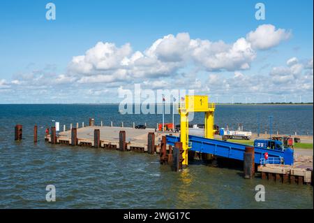 Dagebüll Fährhafen zu den inseln und Halligen an der Nordfriesischen Küste, blauer Himmel mit Wolken Stockfoto