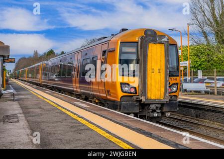 Dieselbetriebener Personennahverkehr-S-Bahnhof. Stockfoto