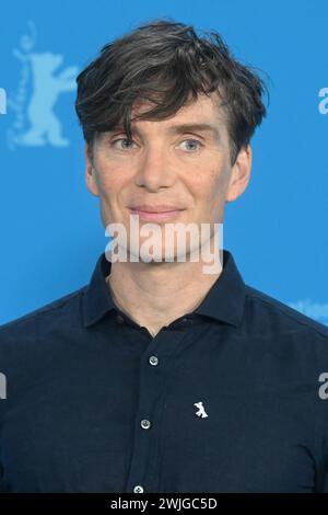 Berlin, Deutschland. Februar 2024. Die irische Schauspielerin Cillian Murphy nimmt am 15. Februar 2024 beim Fotoaufruf für Kleinigkeiten wie diese beim 74. Internationalen Filmfestival Berlin im Grand Hyatt Hotel in Berlin Teil. Foto: Paul Treadway/ Credit: UPI/Alamy Live News Stockfoto