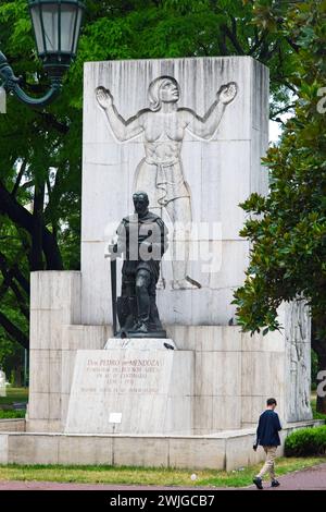 Das Denkmal wurde 1936 errichtet, um dem 4. Jahrhundert der ersten Gründung von Buenos Aires durch Pedro de Mendoza im Jahr 1536 zu gedenken. Stockfoto