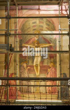 Masaccio ist das Fresko der Heiligen Dreifaltigkeit unter Restaurierung, Kirche Santa Maria Novella, Florenz, Italien Stockfoto