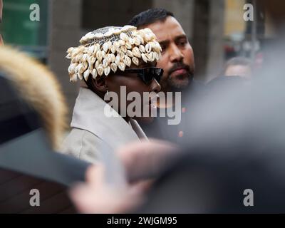 Berlin, Deutschland, 15. Februar 2024. Jury-Präsidentin Lupita Nyong'o nach der Pressekonferenz mit Fans. Credits: Walter Gilgen Stockfoto