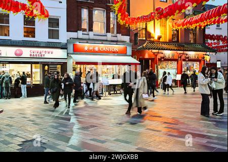 Chinatown London bei Sonnenuntergang: Ein Kaleidoskop an Farben, Kulturen und Küchen. Stockfoto