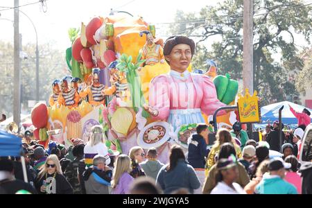 New Orleans, USA. Februar 2024. Der La Cuisine Creole Float rollt während der Rex Parade auf der St. Charles Avenue in New Orleans, Louisiana am Dienstag, den 13. Februar 2023. (Foto: Peter G. Forest/SipaUSA) Credit: SIPA USA/Alamy Live News Stockfoto