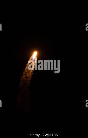 Eine SpaceX Falcon 9-Rakete mit intuitivem Nova-C-Mondlandegerät hebt um 1 von der Startfläche 39A im Kennedy Space Center der NASA in Florida ab Stockfoto