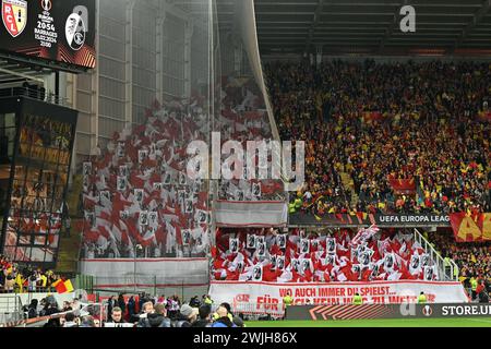 Linse, Frankreich. Februar 2024. Fans und Fans Freiburgs zeigten sich beim Play-off der UEFA Europa League in der Saison 2023-2024 zwischen Racing Club de Lens und SC Freiburg am 15. Februar 2024 in Lens, Frankreich. (Foto: David Catry/Isosport) Credit: Sportpix/Alamy Live News Stockfoto