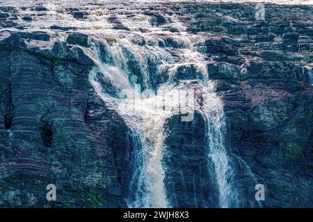 Chaudière Falls ist ein 35 Meter hoher Wasserfall in Lévis, Quebec entlang des Flusses Chaudière. Es ist Teil des regionalen Parc des chutes-de-la-Chaudière Stockfoto