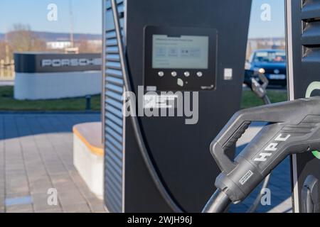 HPC High Power Charger, Porsche Charging Lounge Bingen am rhein, Power Charger Elektrofahrzeug, Ladestation, alternative Energie, Technologie und Stockfoto